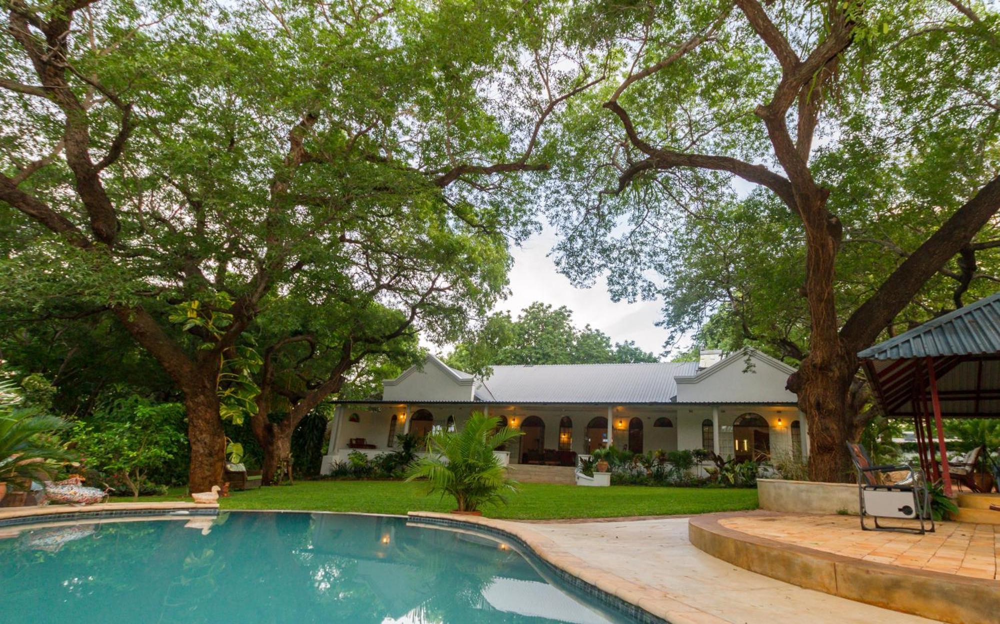 The Courtney Lodge Victoria Falls Ngoại thất bức ảnh
